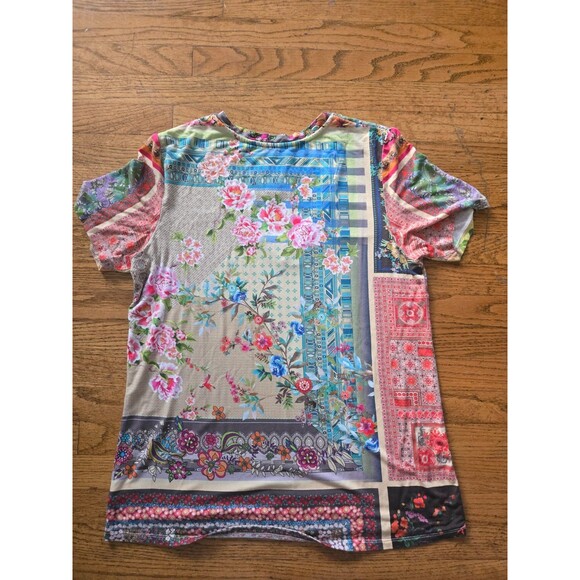 Johnny Was Floral Calloway Favorite V-Neck T-Shirt Boho Size Medium - Picture 3 of 6
